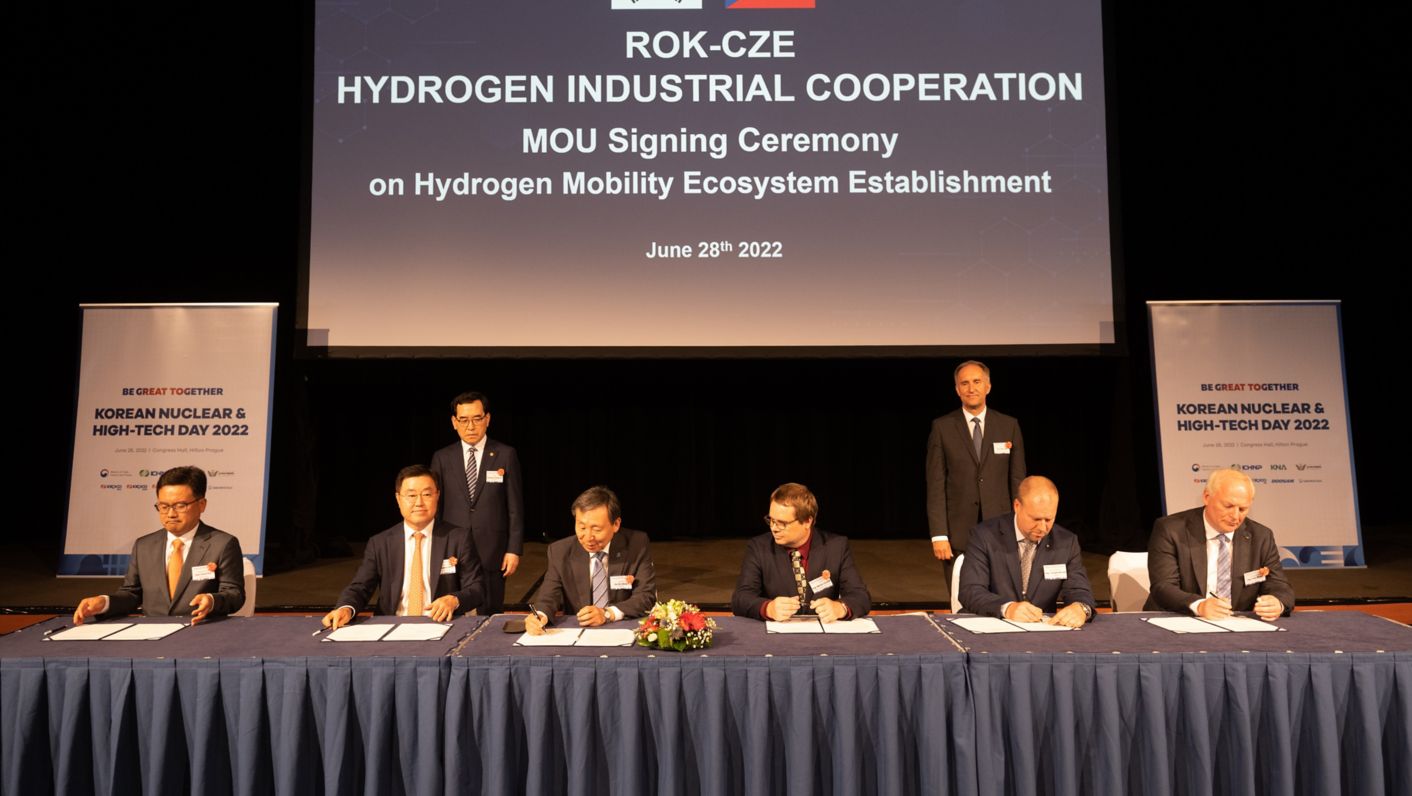 Hyundai Motor Signs Multilateral MoU To Establish Hydrogen Mobility ...